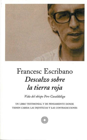 Descalzo sobre la tierra roja