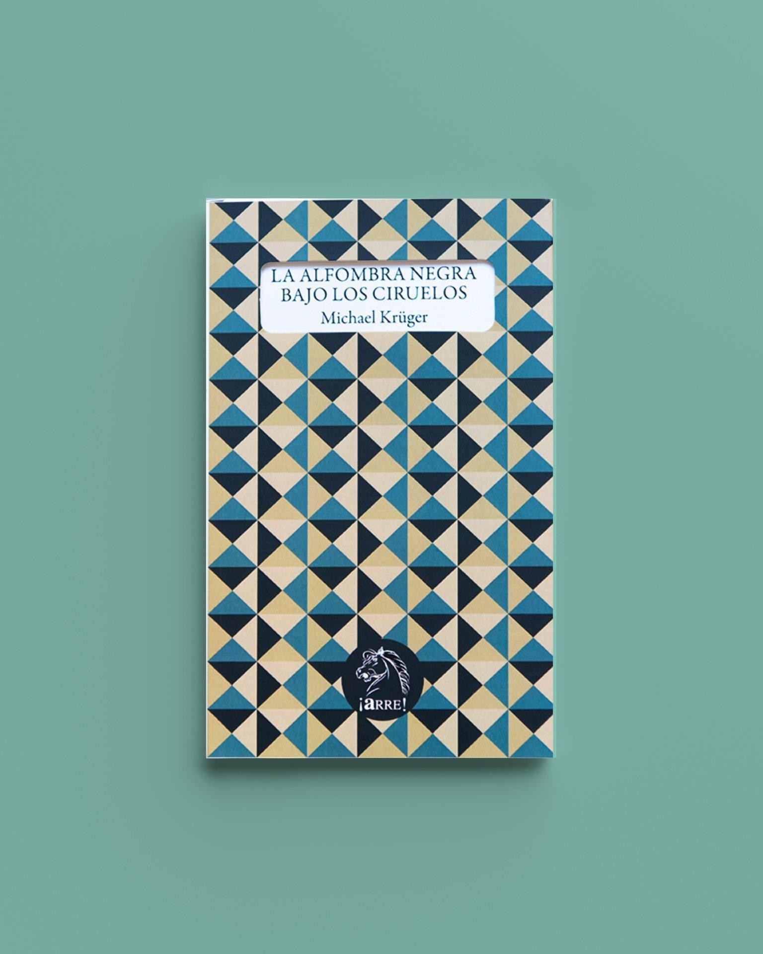 La alfombra negra bajo los ciruelos