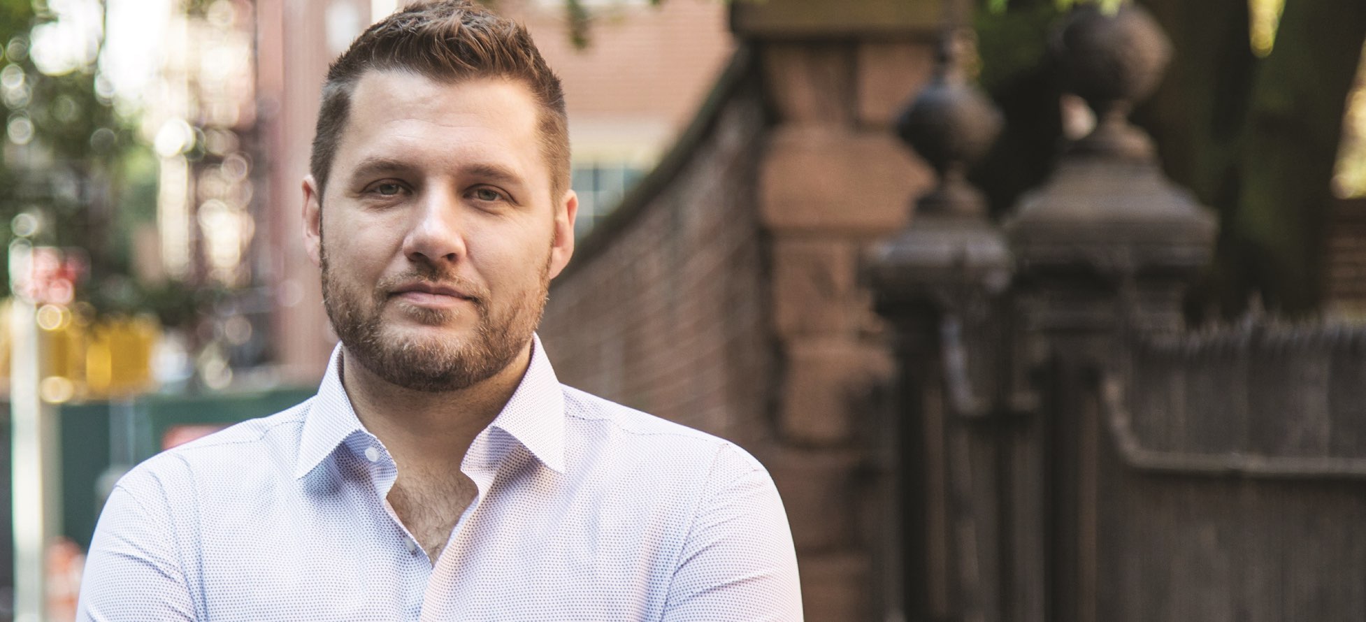 Mark Manson: "El mundo jamás ha estado mejor y, a pesar de ello,  las personas están más tristes y deprimidas de lo que lo han estado jamás"