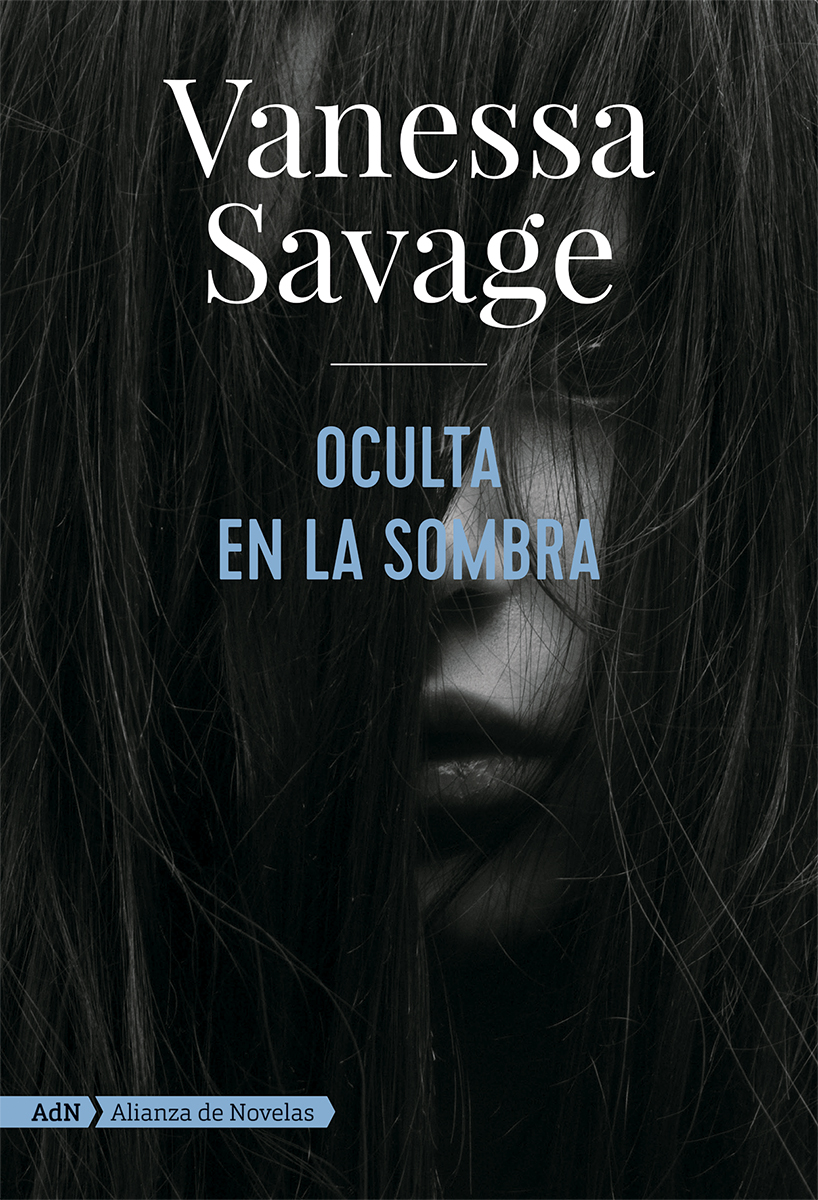 Oculta en la sombra