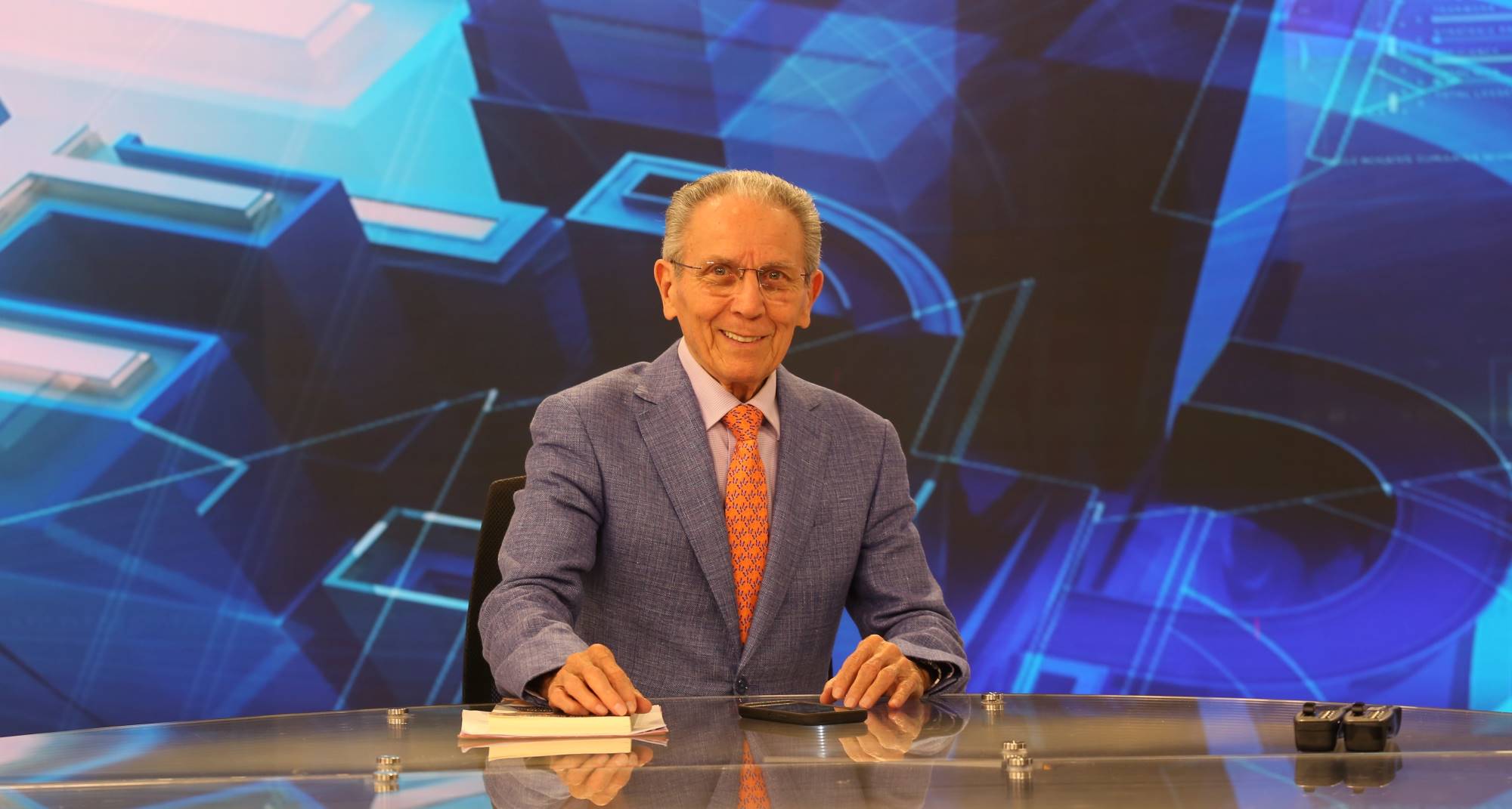 Héctor Benavides recomienda libros sobre la vida y el periodismo