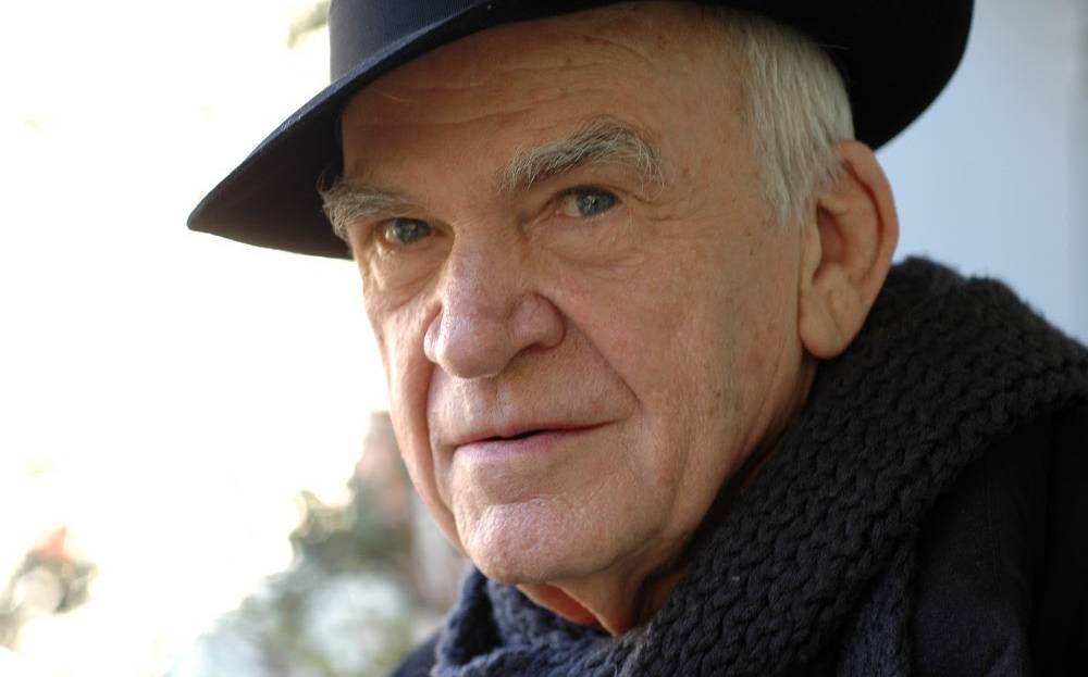 Milan Kundera: sus libros esenciales recomendados por nuestros inspiradores