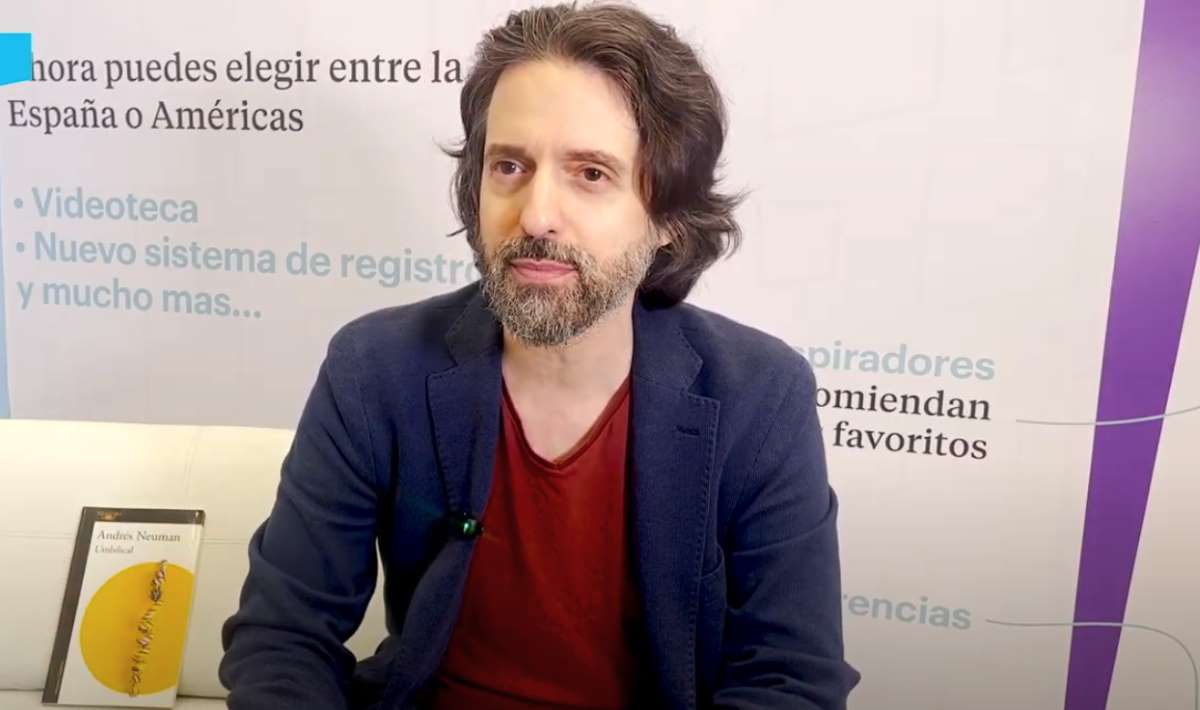 "Encantado, hijo mío, de empezar a la vez a ser lo que seremos", escribe Andrés Neuman en "Umbilical".