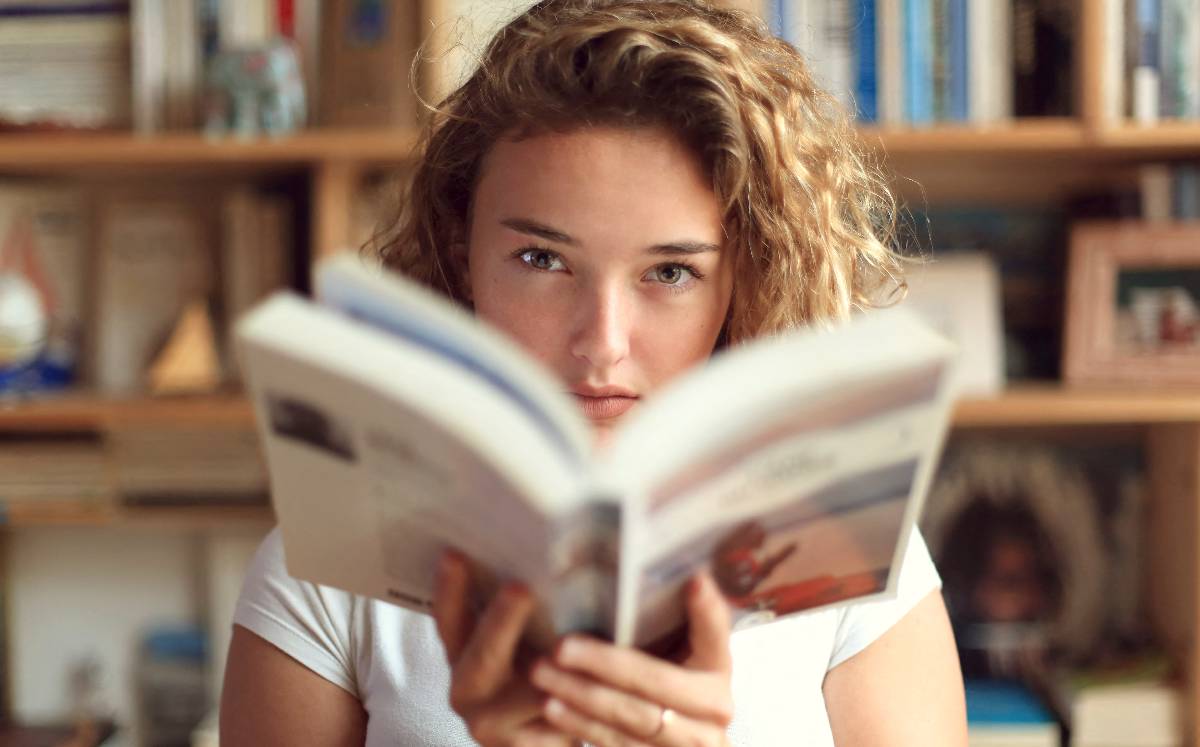Las mejores sagas de libros para enganchar a los adolescentes a la lectura