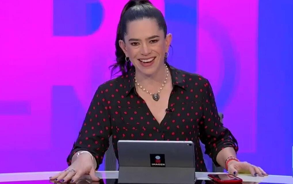 Yuriria Sierra le escribe a la Presidenta y recomienda libros poéticos. Foto: Imagen Televisión