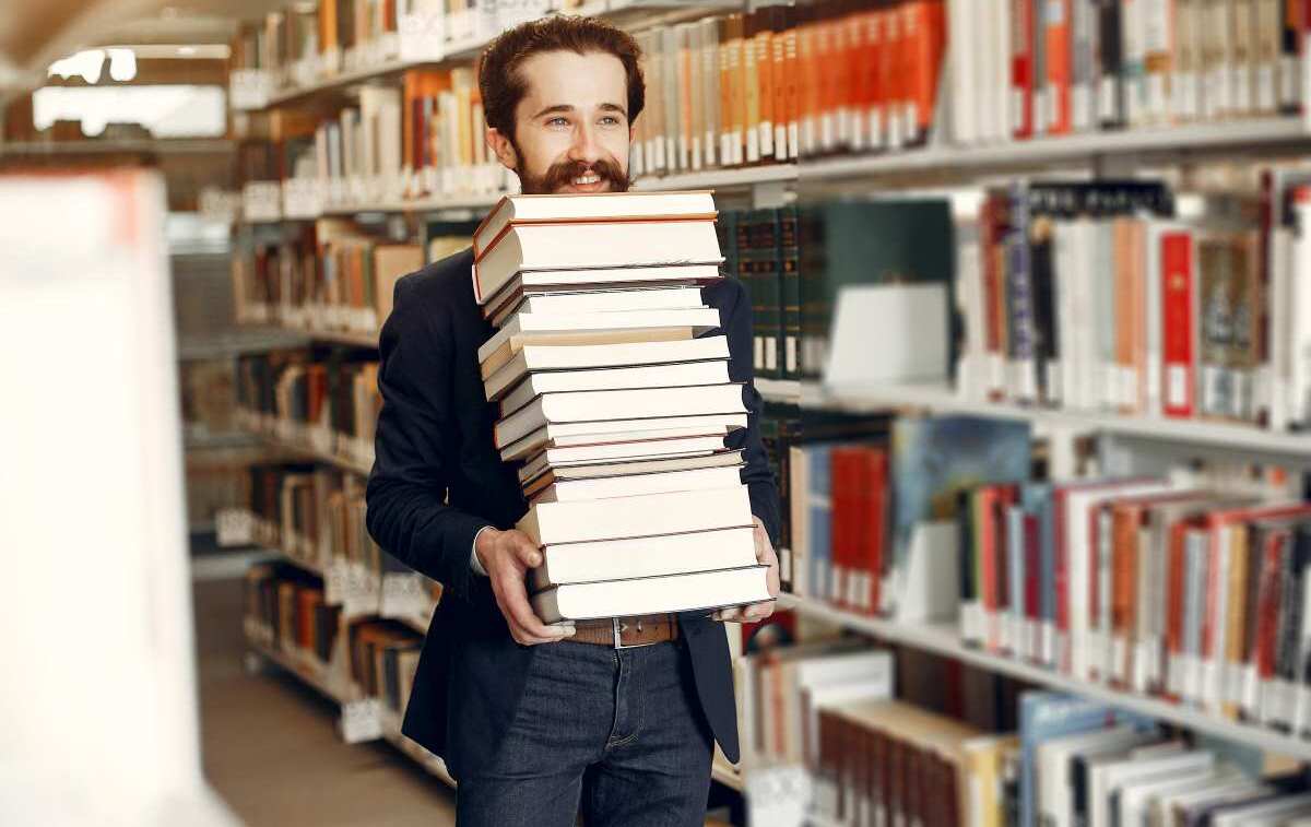 Libros clásicos en nuevas y hermosas ediciones. Foto: Freepik