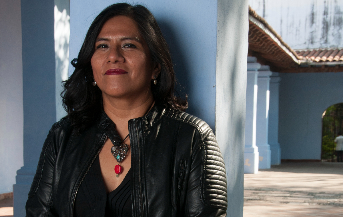 Socorro Venegas recomienda lo más nuevo de Libros UNAM. Foto: cortesía