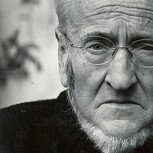 Los premios de la edad tardía: el caso de Álvaro Pombo y el Cervantes que espera demasiado