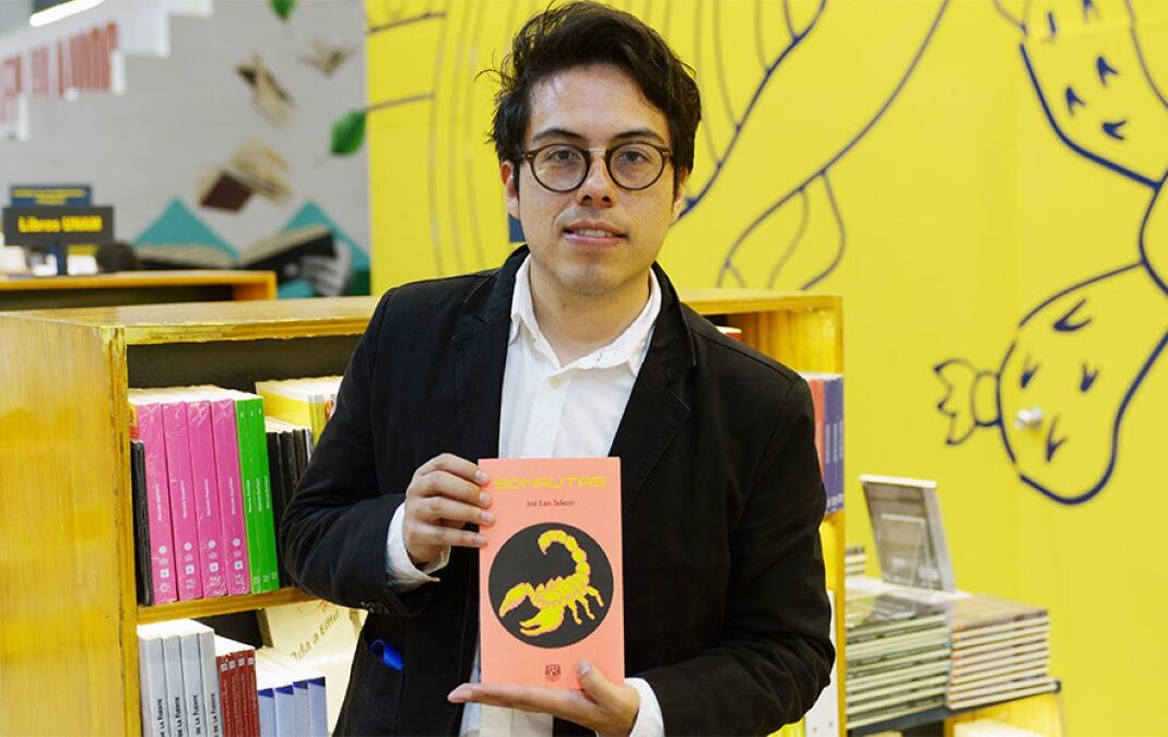 José Luis Salazar y los libros de iniciación a la vida. Foto: Diana Maldonado