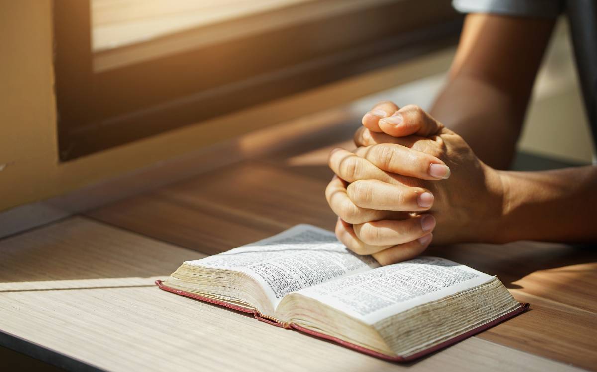 A vueltas con la fe perdida: cómo la literatura actual trata el vacío dejado por la religión