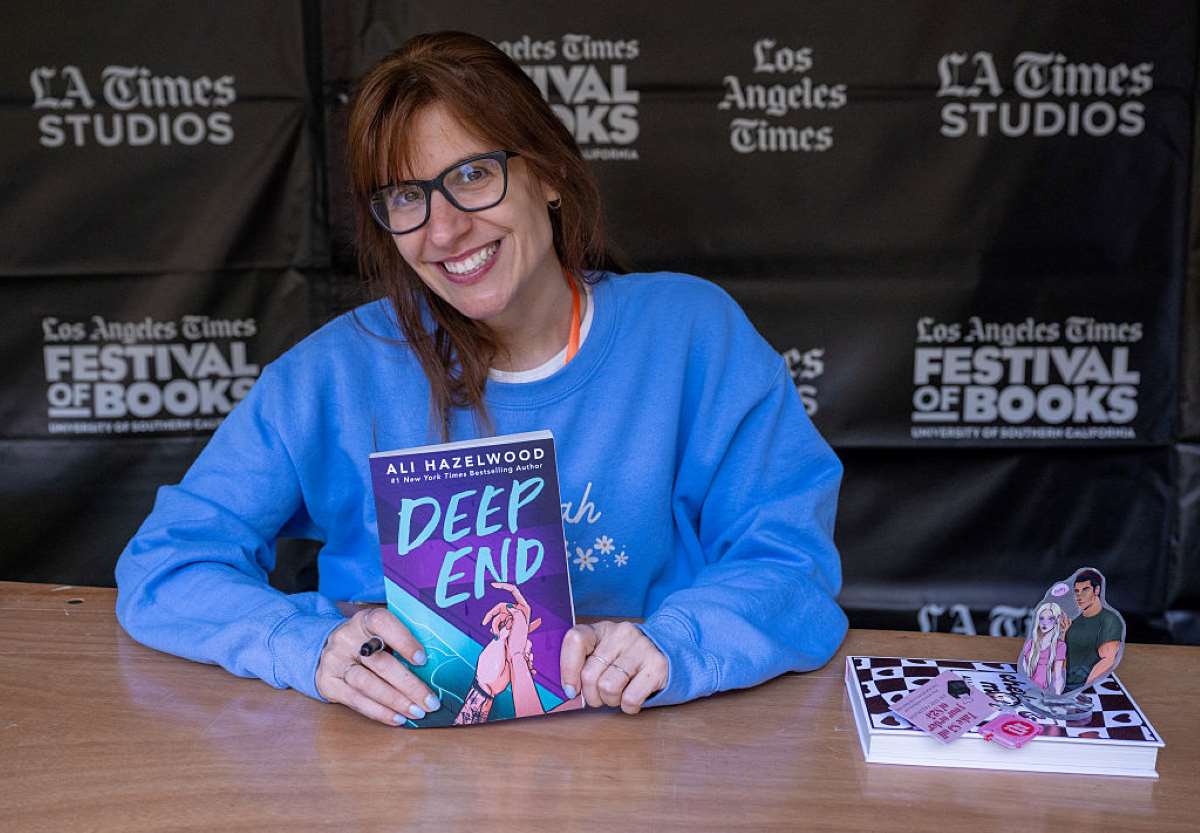 Las novelas juveniles de amor: Ali Hazelwood, un fenómeno literario