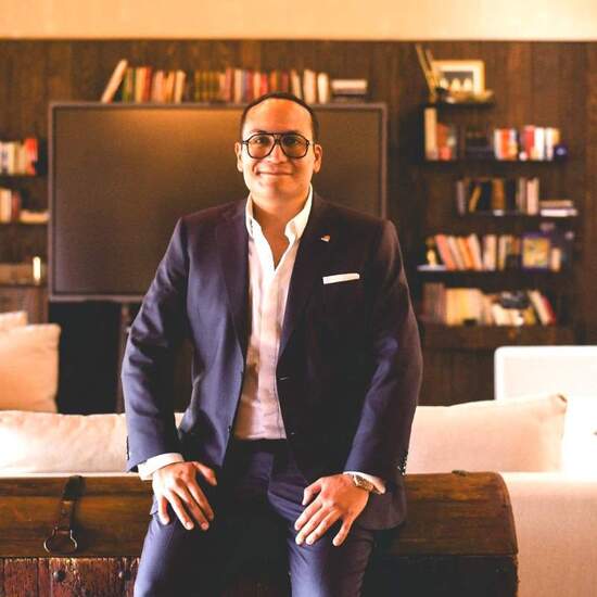 Adal Ortiz Ávalos: libros para una relación sana con el dinero