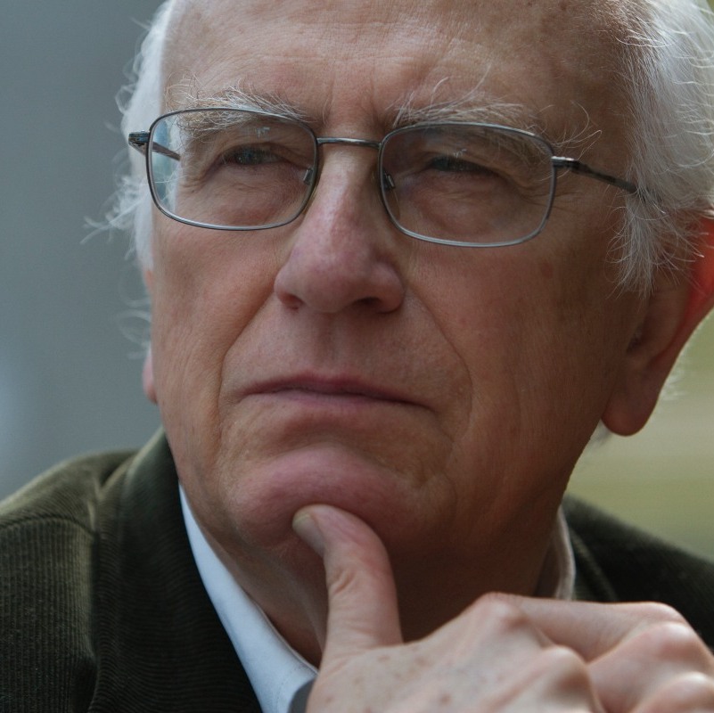 Roger Bartra recomienda libros para pensar (y divertirse)