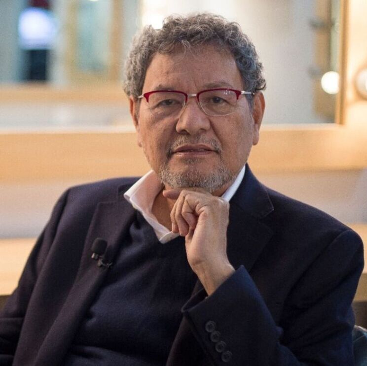 Élmer Mendoza y los libros de la FIL Culiacán