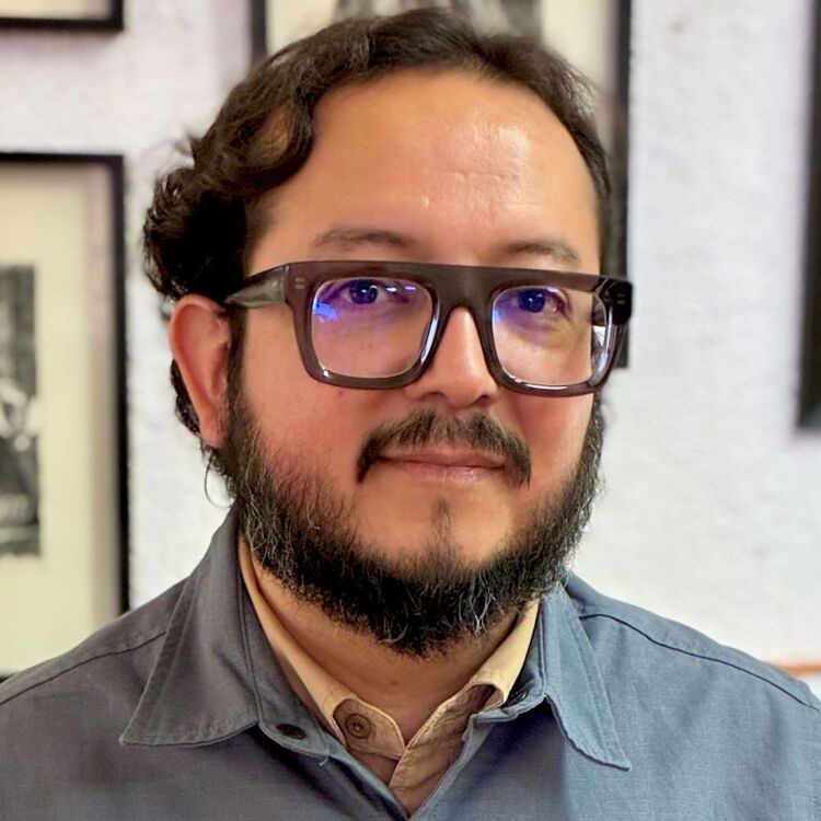 Vicente Jurado y los libros del Cenart