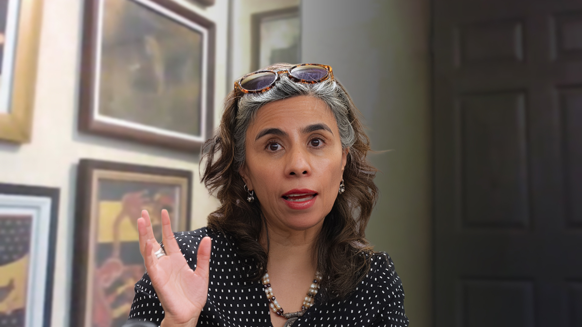 Alma Mancilla y los libros que desafían lo divino. Foto: Librotea