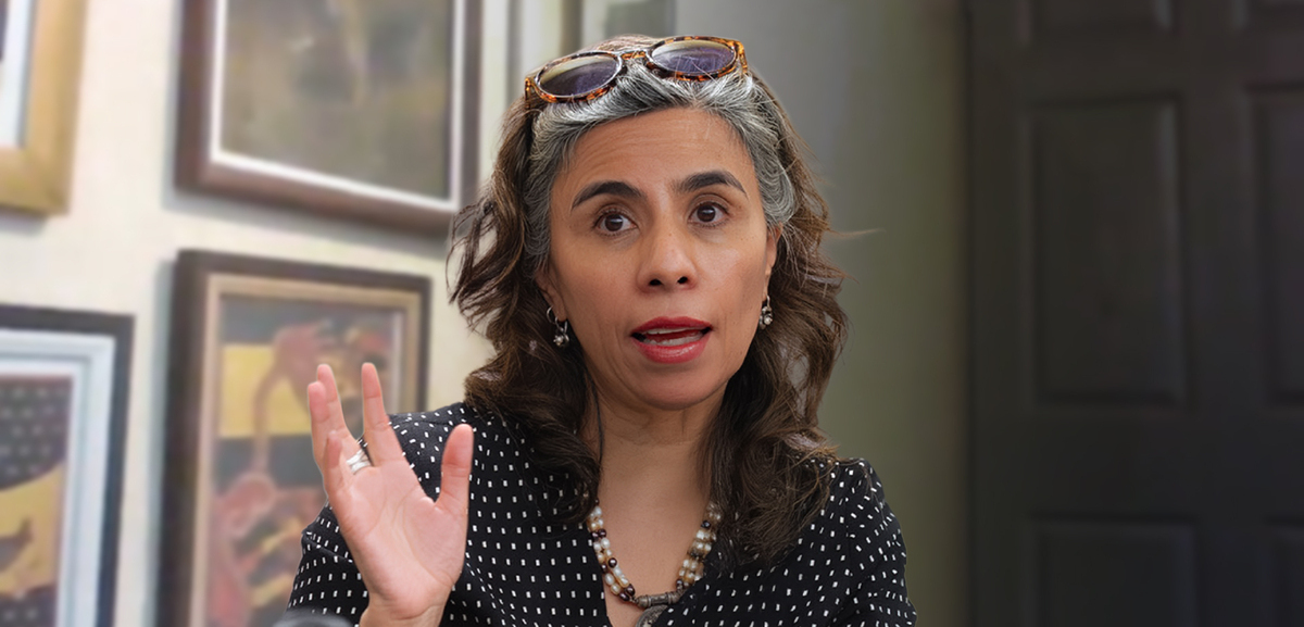 Alma Mancilla y los libros que desafían lo divino. Foto: Librotea