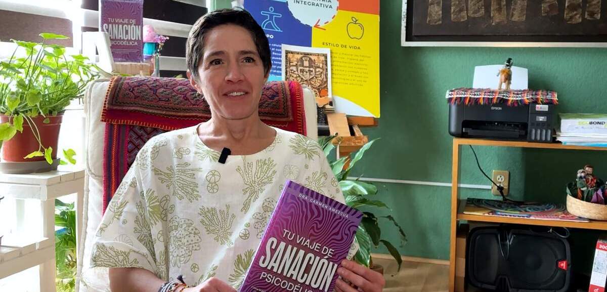 Carmen Amezcua, la psiquiatría integrativa y su libro "Tu viaje de sanación psicodélica". Foto: Verónica Maza
