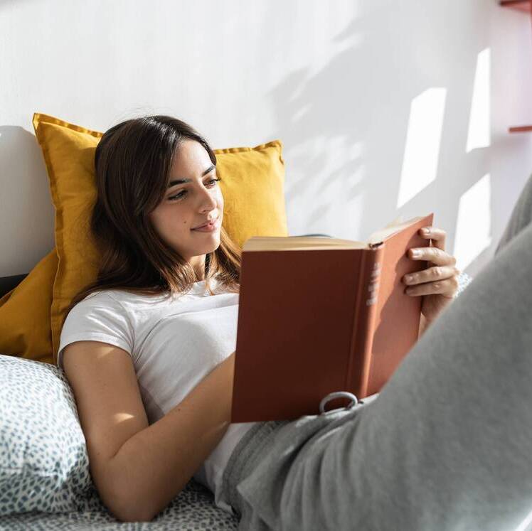 Sin las mujeres y los jóvenes, apenas se leería en España