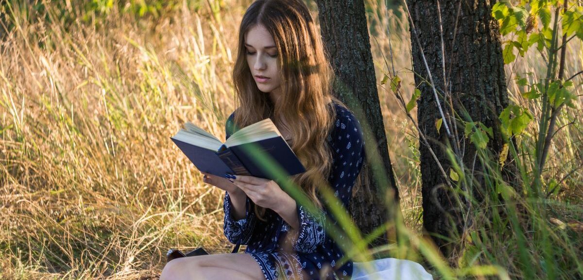 Versos que trascienden: guía de lectura para el Día de la Poesía. Foto: Getty