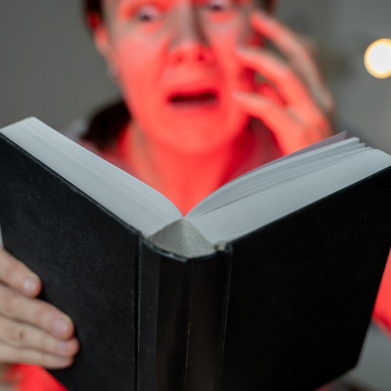 Seis thrillers que te atraparán desde la primera página