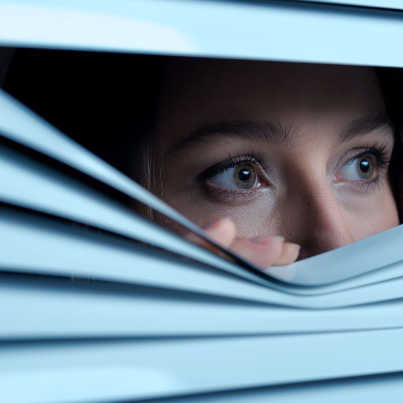 6 thrillers domésticos que desafían las apariencias y te mantendrán en vilo
