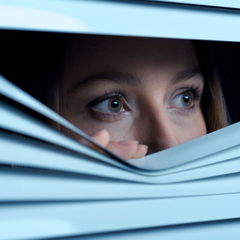 6 thrillers domésticos que desafían las apariencias y te mantendrán en vilo. Foto: Getty