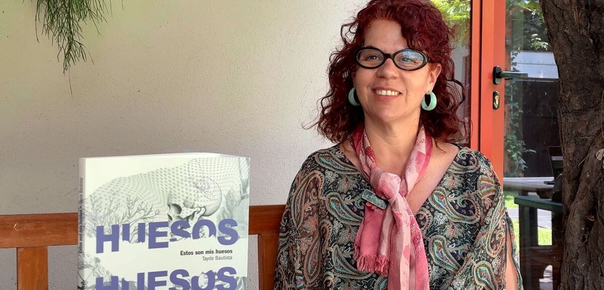 Tayde Bautista y los libros que reconstruyen el cuerpo y la memoria. Foto: Verónica Maza