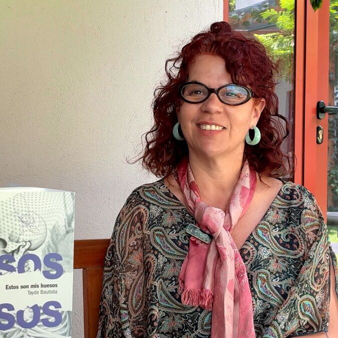 Tayde Bautista y los libros que reconstruyen el cuerpo y la memoria. Foto: Verónica Maza