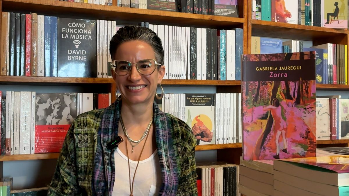 Gabriela Jauregui y los libros que despiertan el cuerpo y la naturaleza. Foto: Verónica Maza