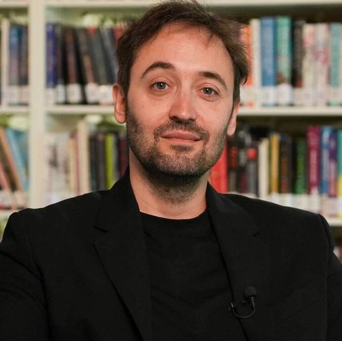 El ‘Twin Peaks manchego’ que es la revelación del thriller español: Pedro Martí sobre ‘La mala hija’ y sus libros favoritos