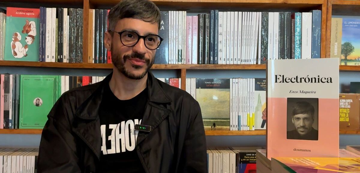 Enzo Maqueira: libros que hackean el mandato y el deseo. Foto: Verónica Maza