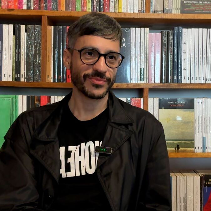 Enzo Maqueira y su libro sobre el deseo que hackea el mandato