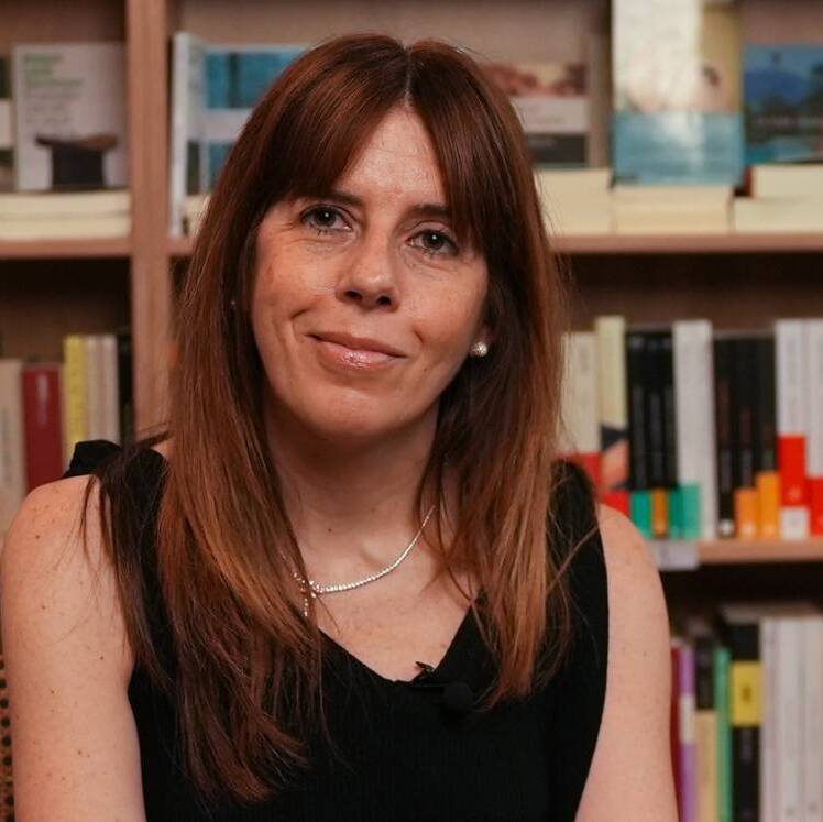 El precio de aspirar a una vida perfecta: Mónica González Inés sobre 'El aire quema' y sus libros favoritos