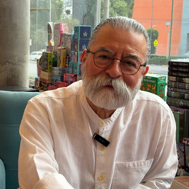 Libros, selva y mente: el viaje vital del laureado poeta Efraín Bartolomé. Foto: Verónica Maza