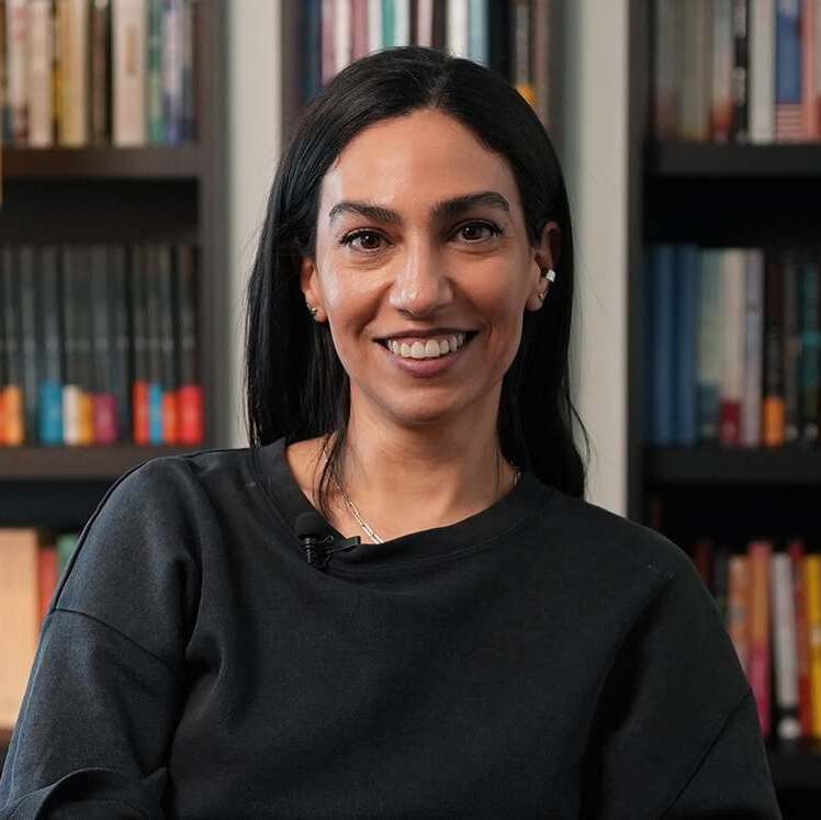 Un cómic para explorar los secretos de familia: Marta Kayser sobre ‘La fábrica de papel’ y los libros que le emocionan