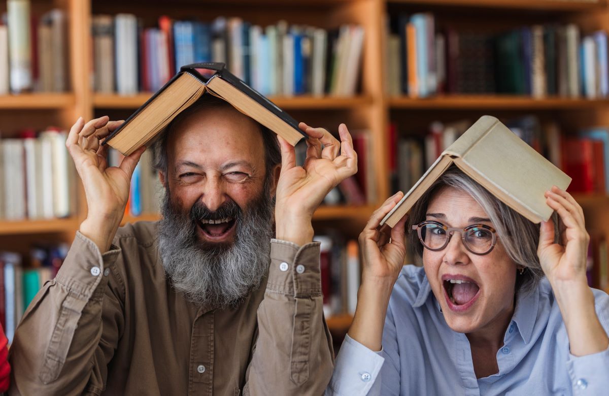 10 libros para matarse de risa: la Estantería definitiva del humor y la sátira. Foto: Getty
