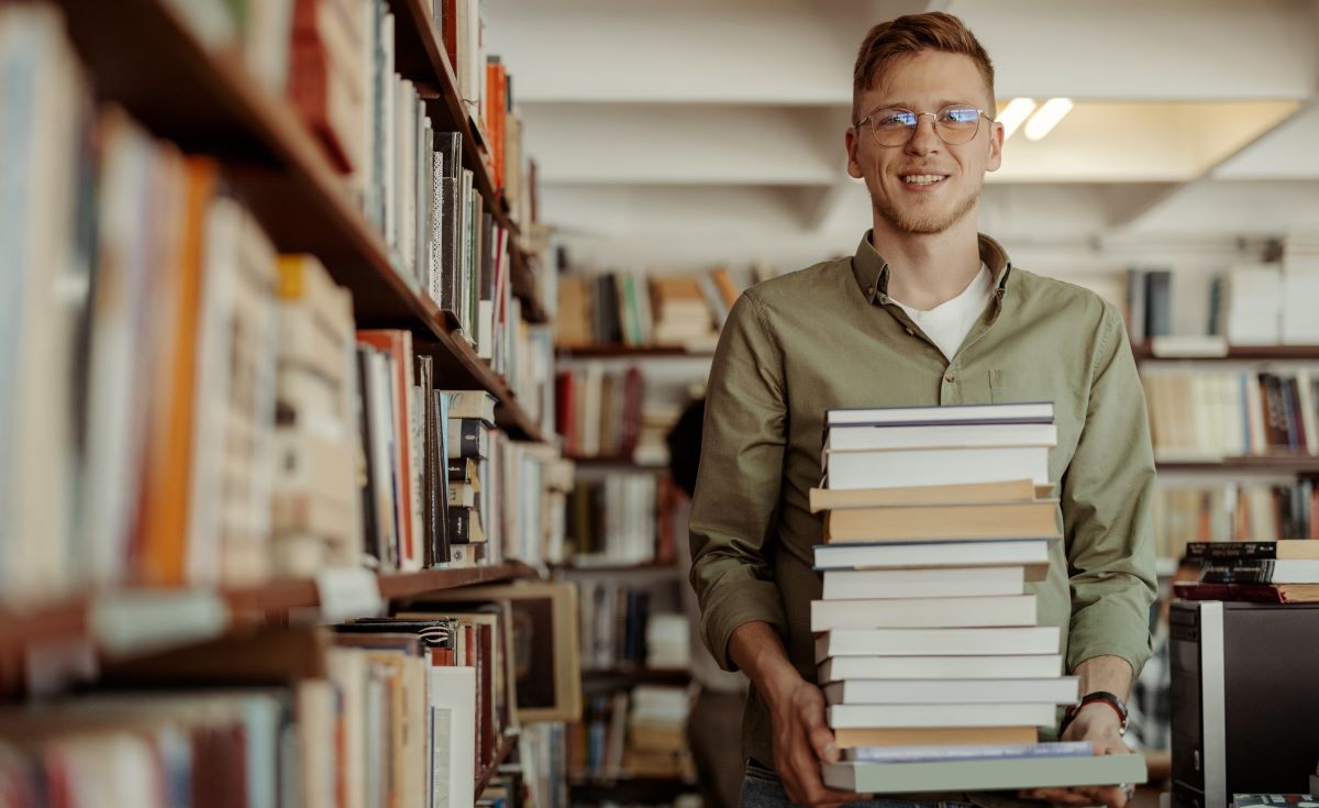 Estantería que inspira: libros recomendados en Librotea Américas. Foto: Getty