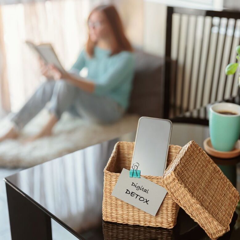Desconectar el scroll: 6 novelas cortas e intensas para recuperar la atención. Foto: Getty