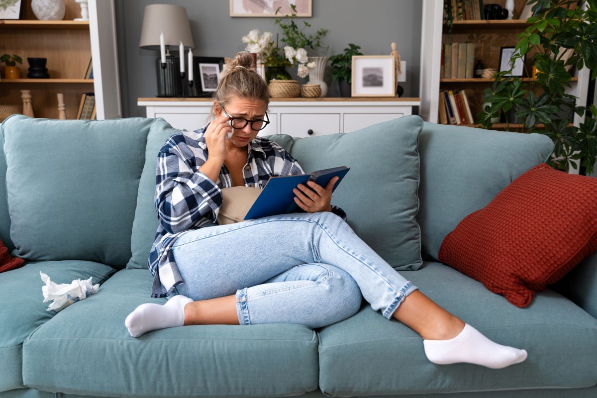 Libros confort: lecturas refugio para días grises. Foto: Getty