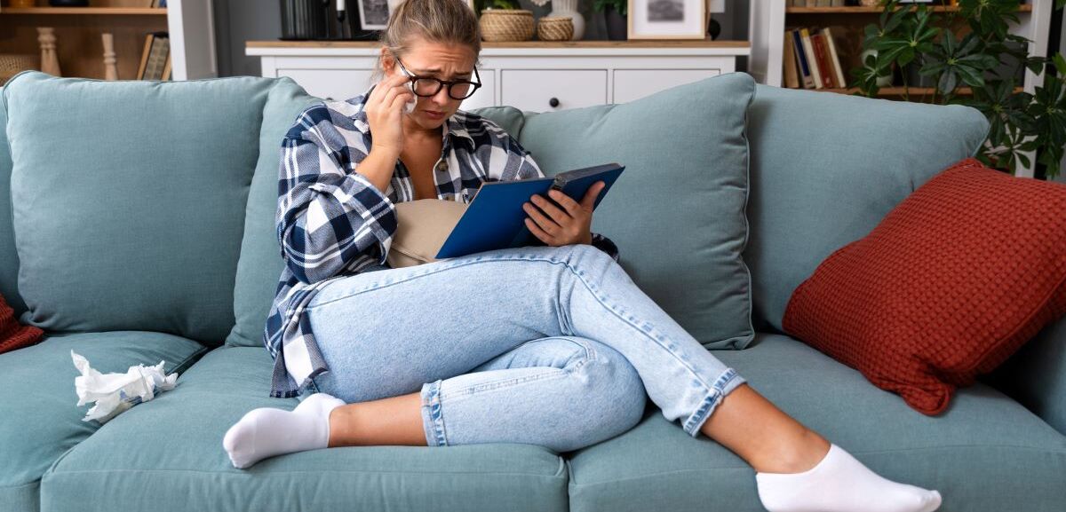 Libros confort: lecturas refugio para días grises. Foto: Getty