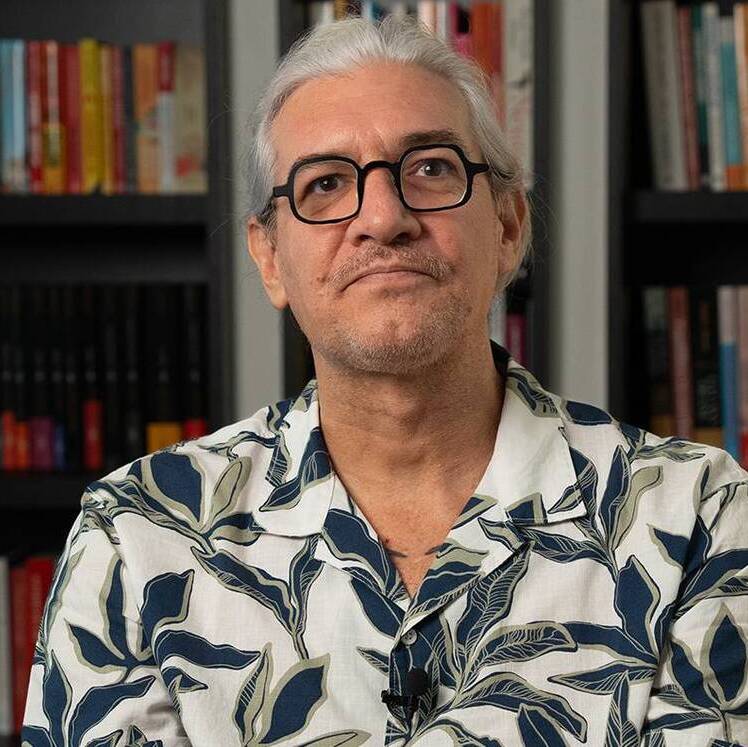 Emiliano Monge: la delgada frontera entre memoria y ficción y los límites de escribir sobre la propia vida